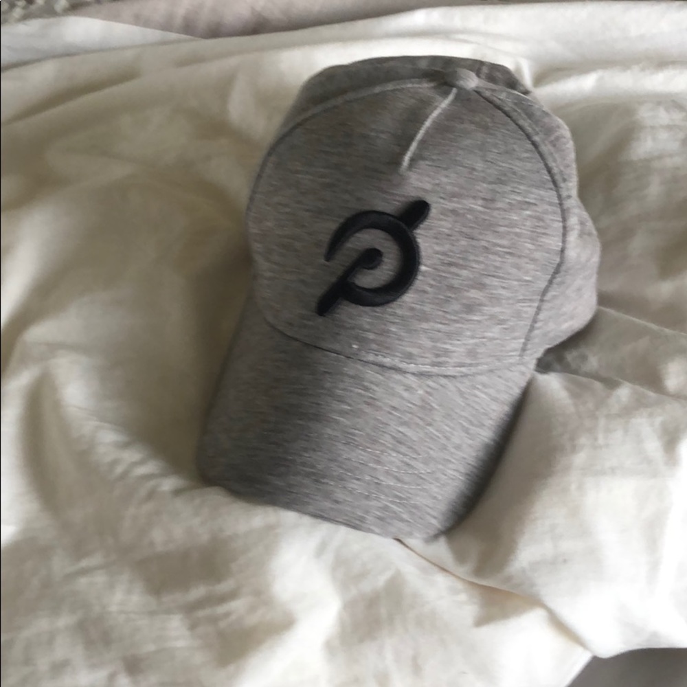 Peloton hat NEW